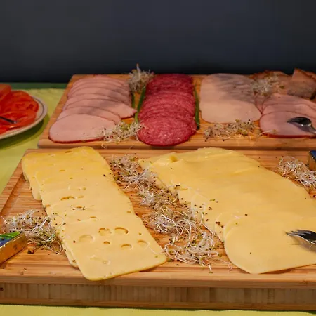 Plonia Resort מלון דירות