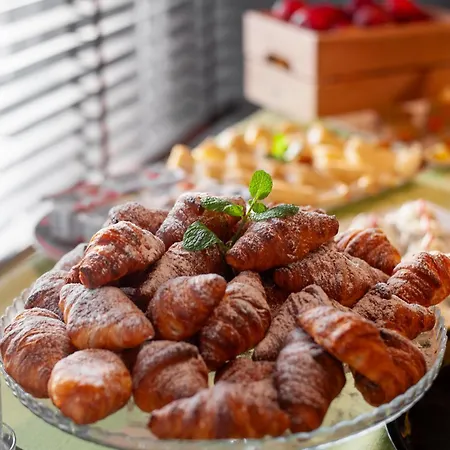 Plonia Resort מלון דירות *