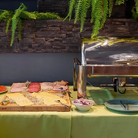 מלון דירות Plonia Resort