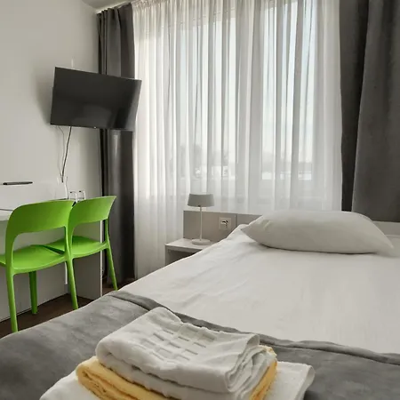 Plonia Resort מלון דירות *