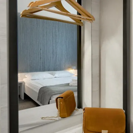 מלון דירות Plonia Resort *