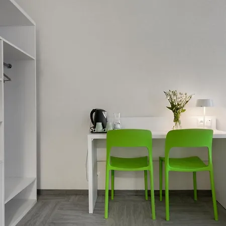 Plonia Resort מלון דירות Płonia