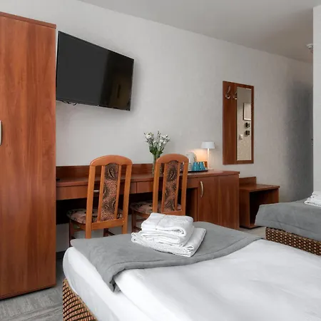 Plonia Resort מלון דירות