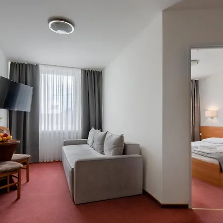 מלון דירות Plonia Resort *