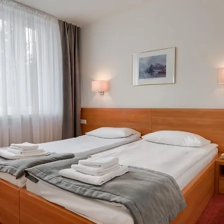 Płonia Resort *
