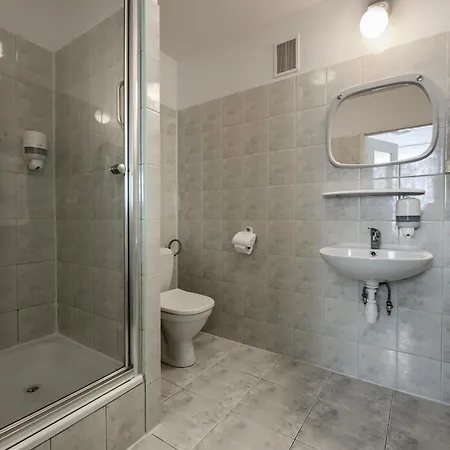 Plonia Resort מלון דירות