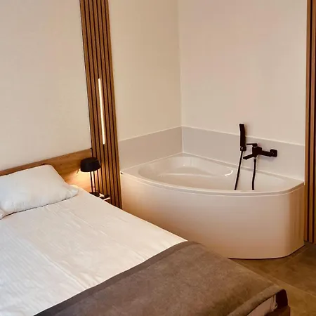 Plonia Resort * Płonia